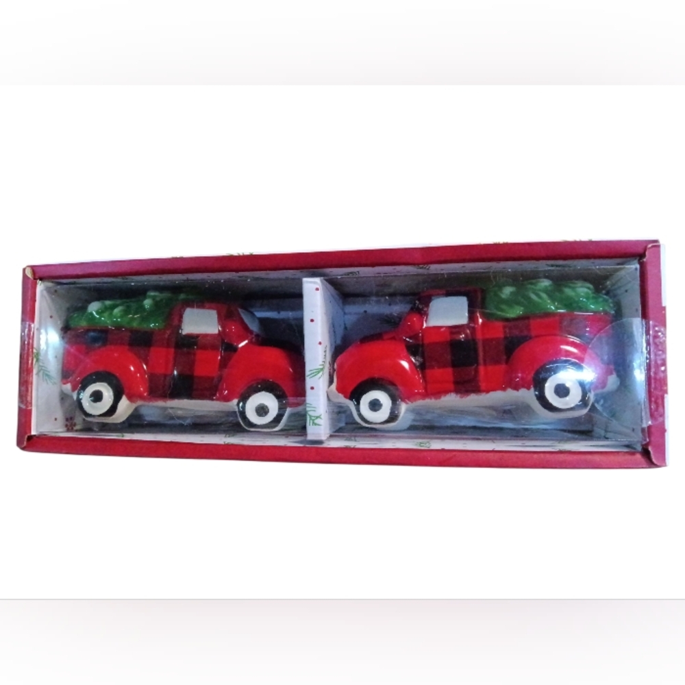 Red and Green Plaid Ceramic Salt And Pepper Truck Set Carrying Christmas Tree